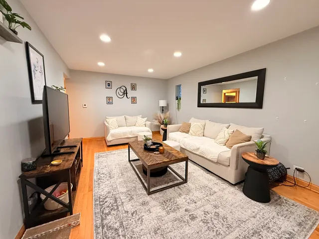 $460,000 | 4918 North Moody Avenue, Chicago, IL 60630