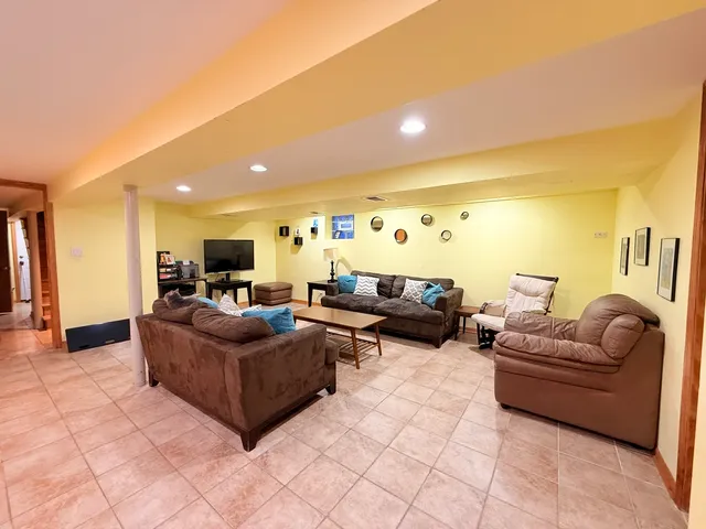 $460,000 | 4918 North Moody Avenue, Chicago, IL 60630