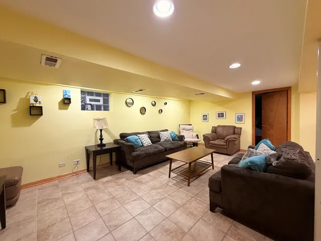 $460,000 | 4918 North Moody Avenue, Chicago, IL 60630