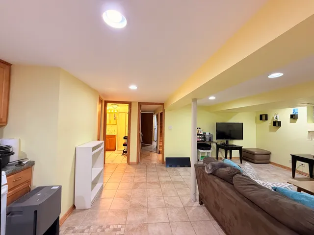 $460,000 | 4918 North Moody Avenue, Chicago, IL 60630