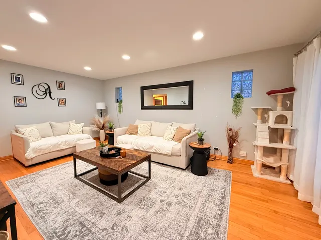 $460,000 | 4918 North Moody Avenue, Chicago, IL 60630