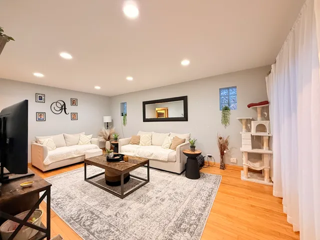 $460,000 | 4918 North Moody Avenue, Chicago, IL 60630