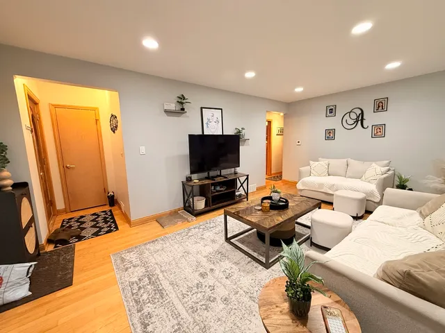 $460,000 | 4918 North Moody Avenue, Chicago, IL 60630