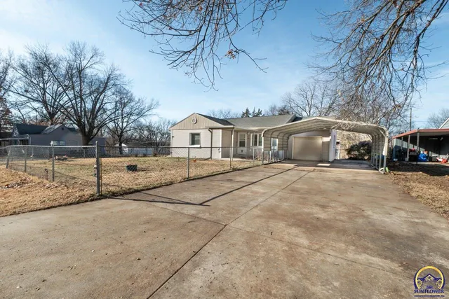 $120,000 | 2347 Southeast Pennsylvania Avenue, Topeka, KS 66605