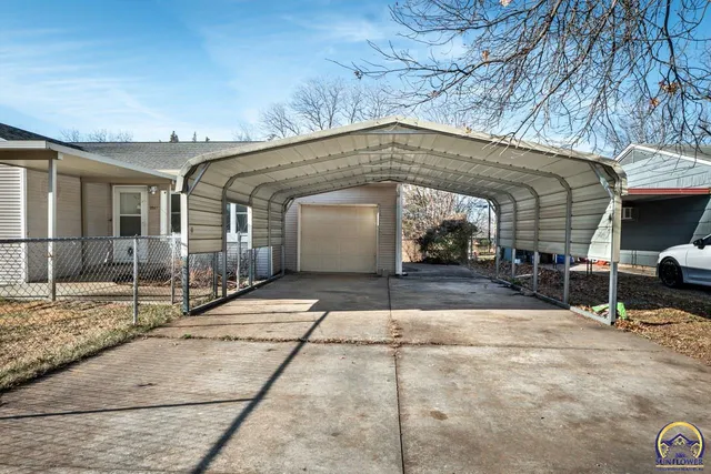 $104,900 | 2347 Southeast Pennsylvania Avenue, Topeka, KS 66605