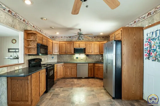 $104,900 | 2347 Southeast Pennsylvania Avenue, Topeka, KS 66605