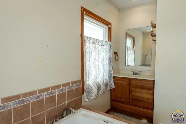 $104,900 | 2347 Southeast Pennsylvania Avenue, Topeka, KS 66605