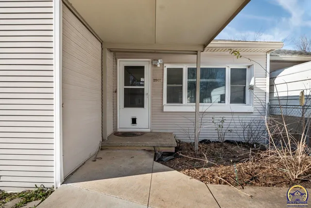 $104,900 | 2347 Southeast Pennsylvania Avenue, Topeka, KS 66605