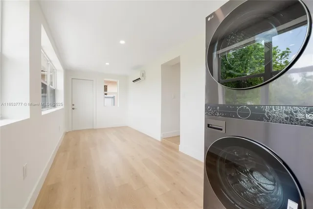 a view of a livingroom with washer and dryer