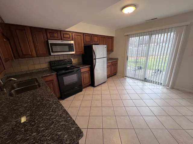 $1,575 | 1227 Marywood Court, Aurora, IL 60505