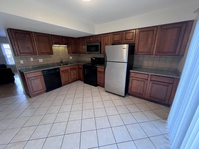 $1,575 | 1227 Marywood Court, Aurora, IL 60505