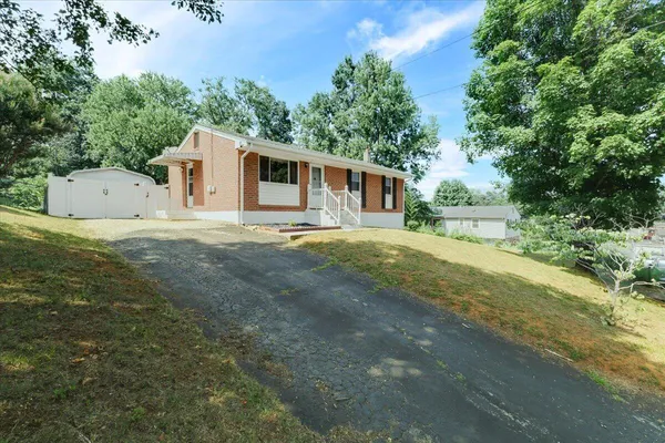 $264,950 | 2911 Bent Tree Circle, Salem, VA 24153