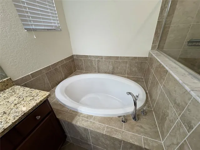 $2,650 | 530 Fire Bush Court, Bradenton, FL 34212