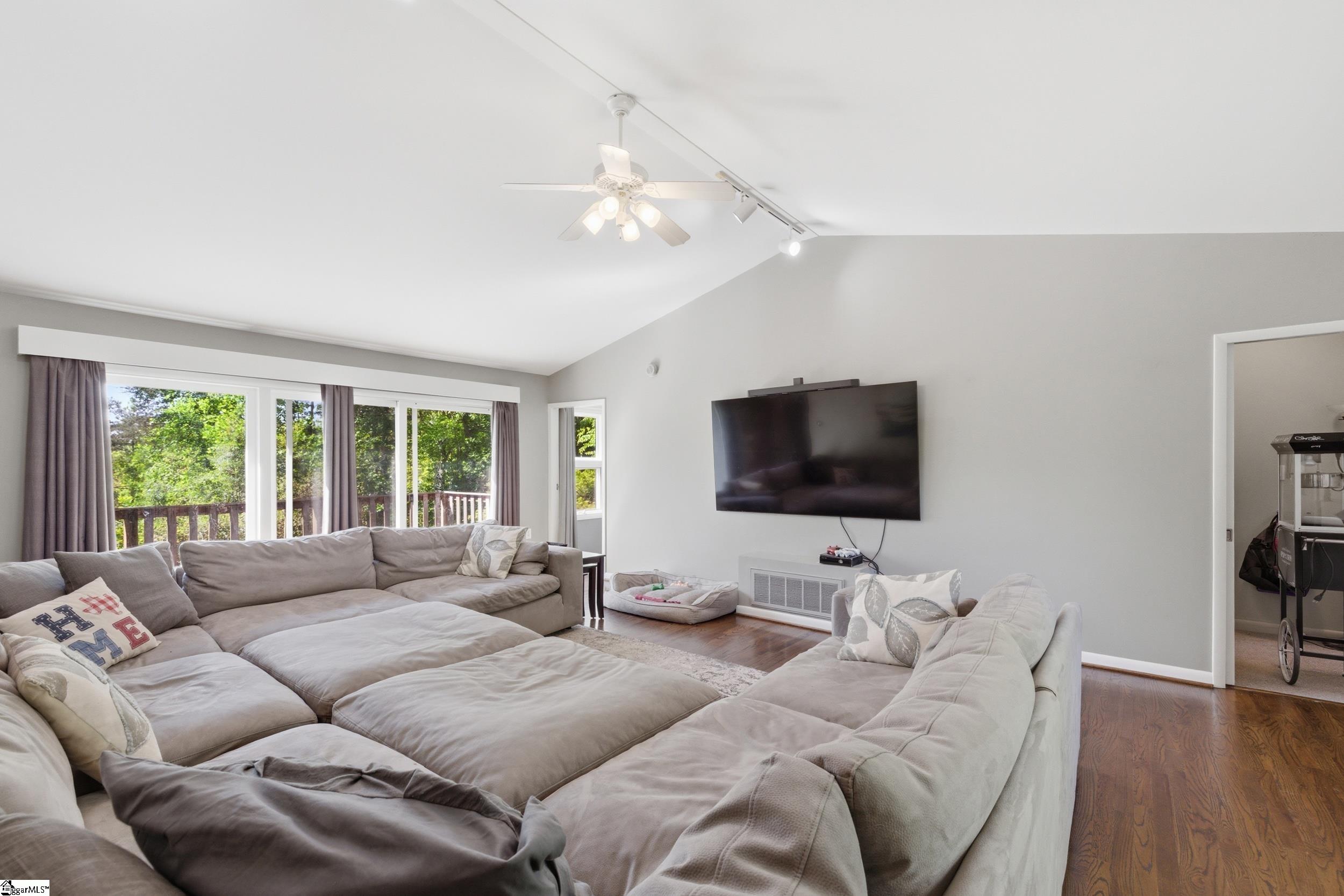 1237 Mile Creek Road Pickens, SC 29671 - Photo 10 of 38