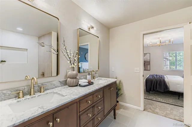 a en suite bathroom with double sink and a mirror