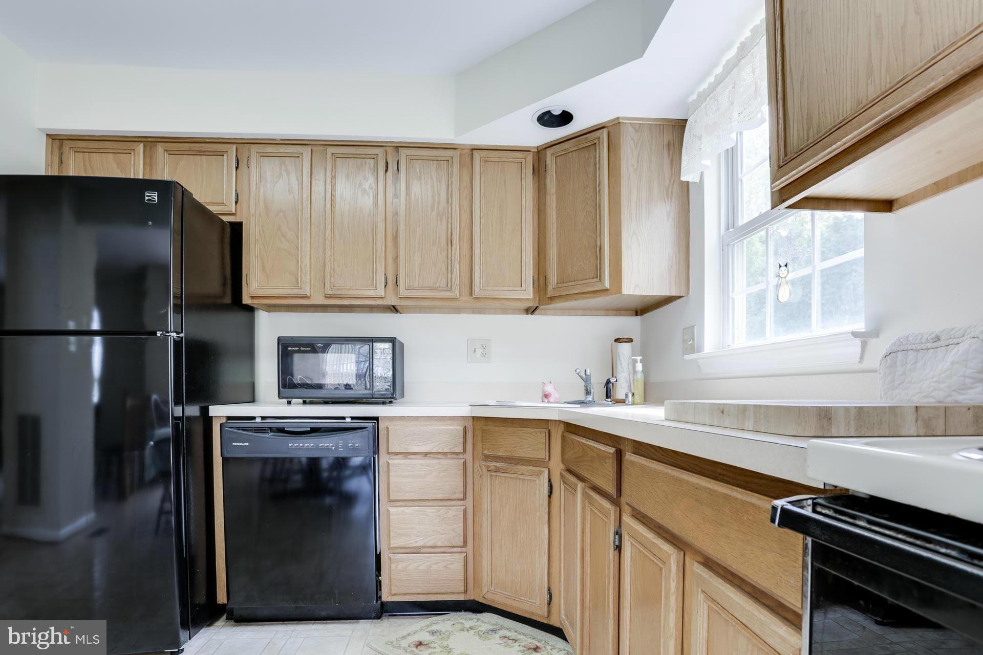 9494 Ridgeview Drive Columbia, MD 21046 - Photo 11 of 25 Kitchen