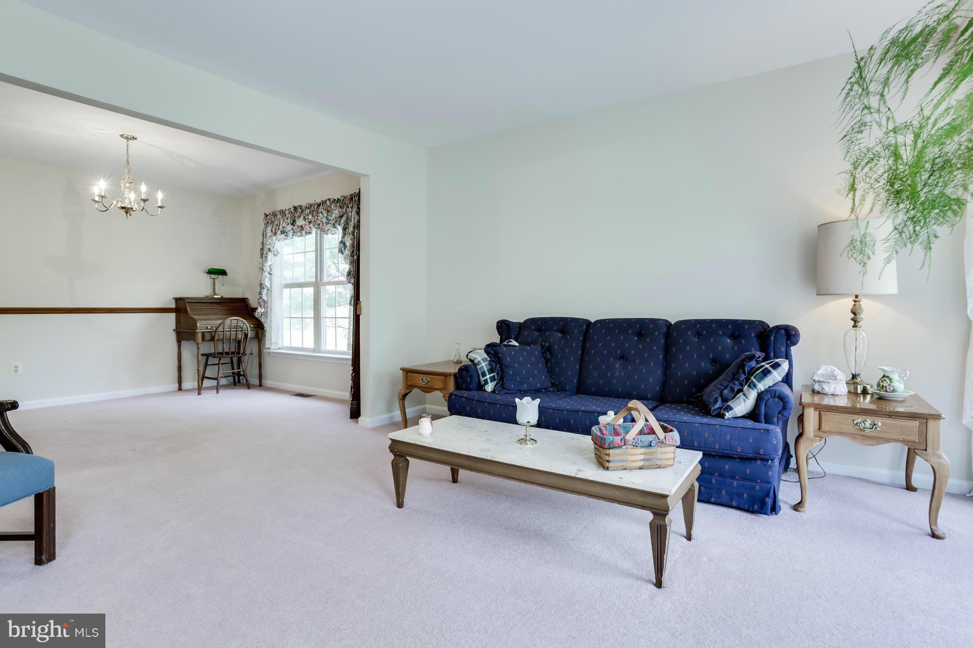 9494 Ridgeview Drive Columbia, MD 21046 - Photo 6 of 25 Living Room