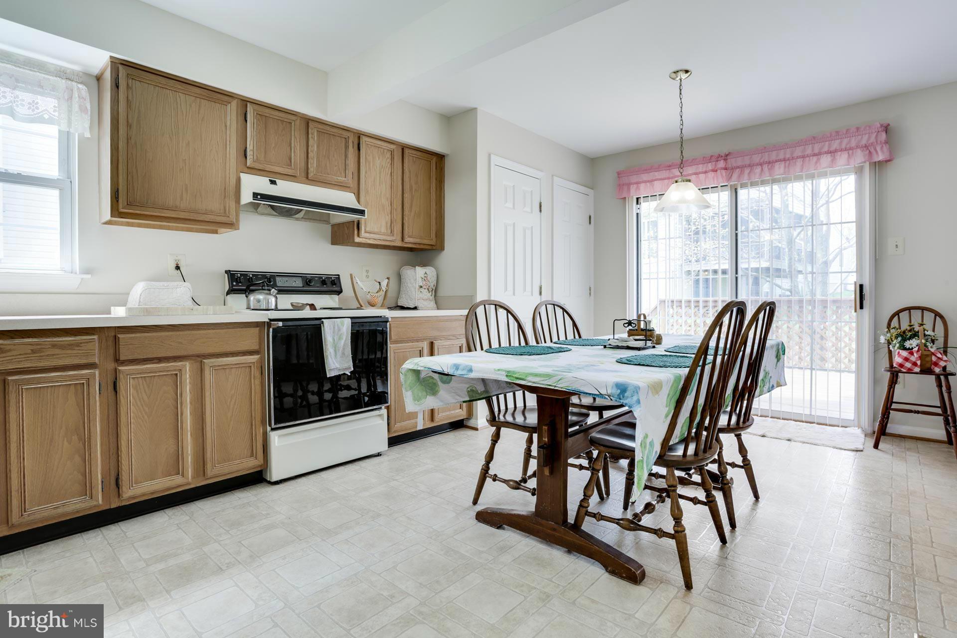 9494 Ridgeview Drive Columbia, MD 21046 - Photo 10 of 25 Kitchen