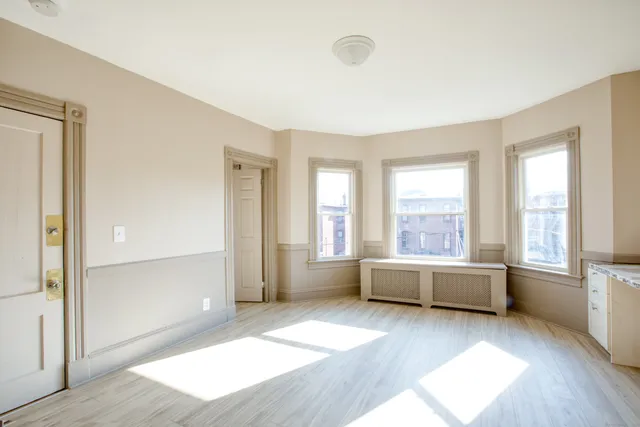 $1,550 | 103 Hungerford Street, Hartford, CT 06106