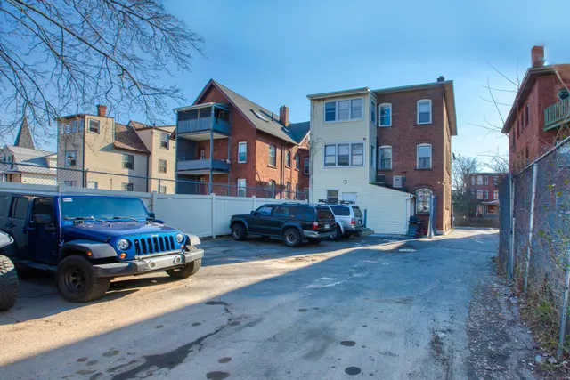 $1,550 | 103 Hungerford Street, Hartford, CT 06106