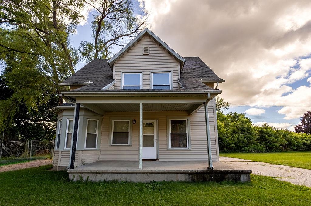 2017 South Nelson Beloit, WI 53511 - Photo 1 of 19