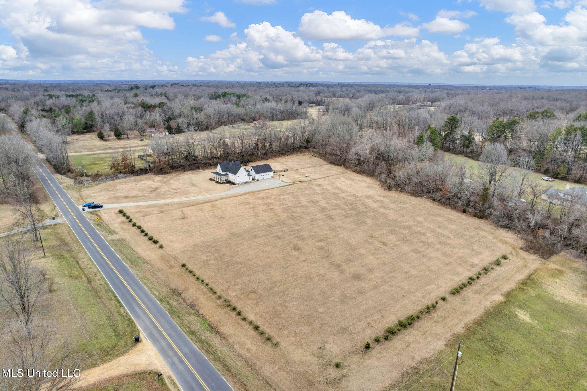 Countyline Desoto Road Road Coldwater, MS 38618 - Photo 1 of 5 Front view of land