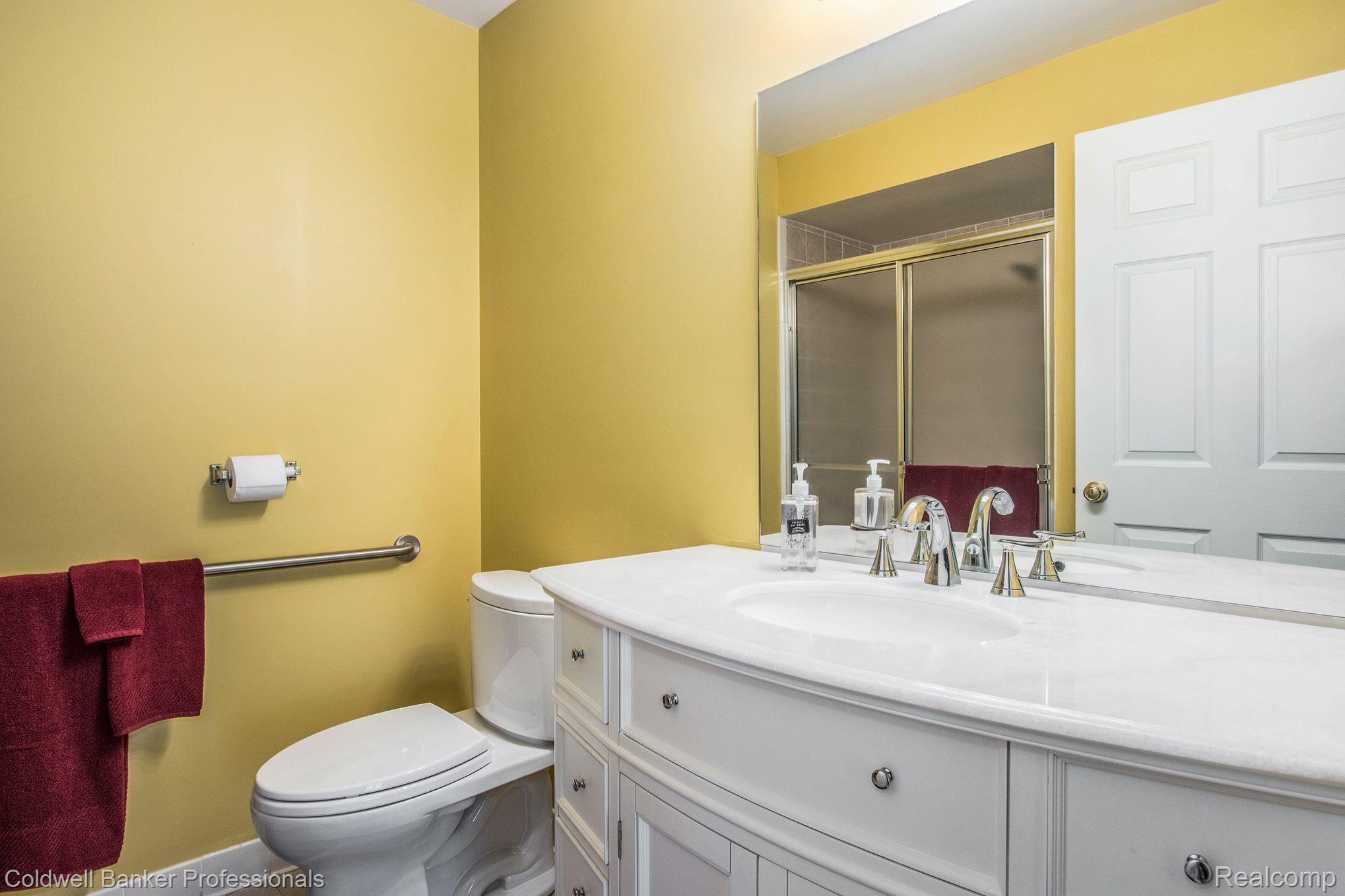3388 Tremonte Circle, Unit 176 Rochester, MI 48306 - Photo 16 of 24 Master Bath