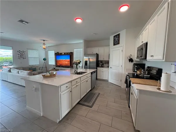 $4,100 | 2458 Orchard Street, Naples, FL 34120