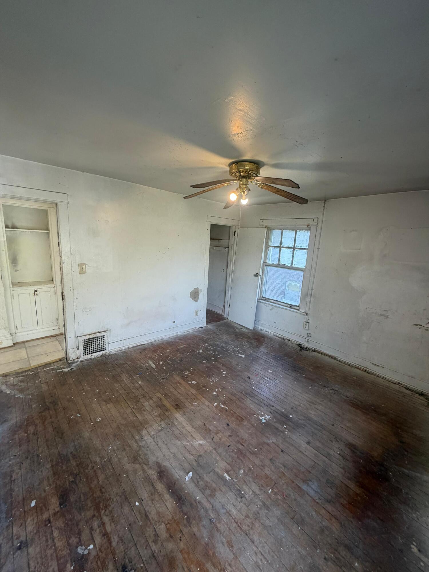 809 Pierce Street Gary, IN 46402 - Photo 9 of 21 1500x2000