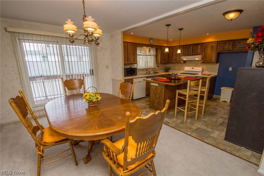 6480 State Road, Unit F17 Parma, OH 44134 - Photo 8 of 31 Dining room open to kitchen