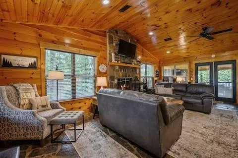 $350,000 | 209 Pinyon Road, Broken Bow, OK 74728