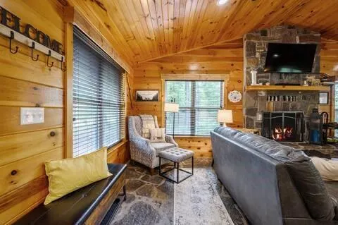 $350,000 | 209 Pinyon Road, Broken Bow, OK 74728