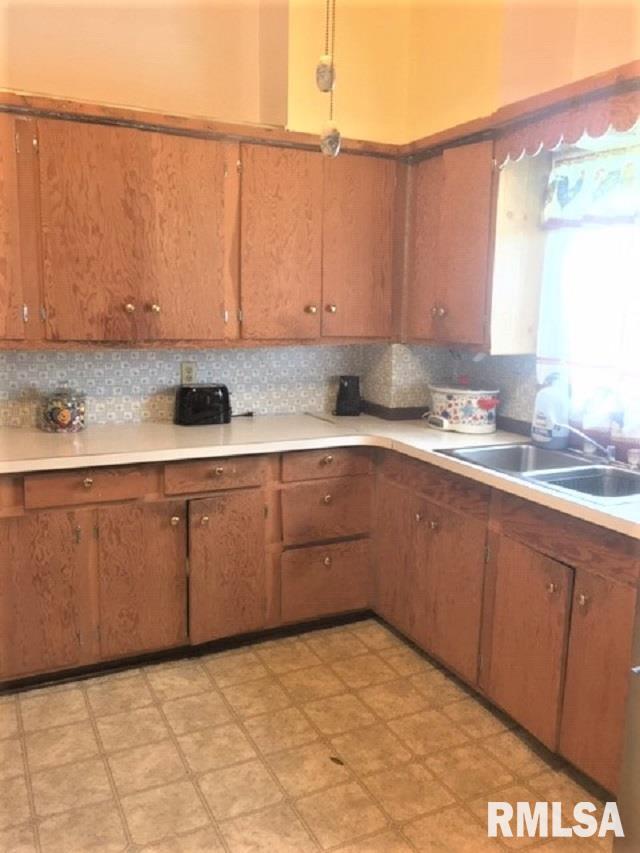 831 North 7th Street Springfield, IL 62702 - Photo 11 of 29