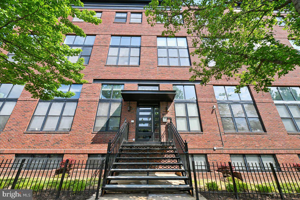 1111 W Street Northwest, Unit 12 Washington, DC 20009 - Photo 3 of 50 a front view of a building