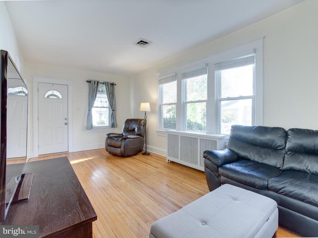 115 Sycamore Road Linthicum, MD 21090 - Photo 6 of 49 Living Room