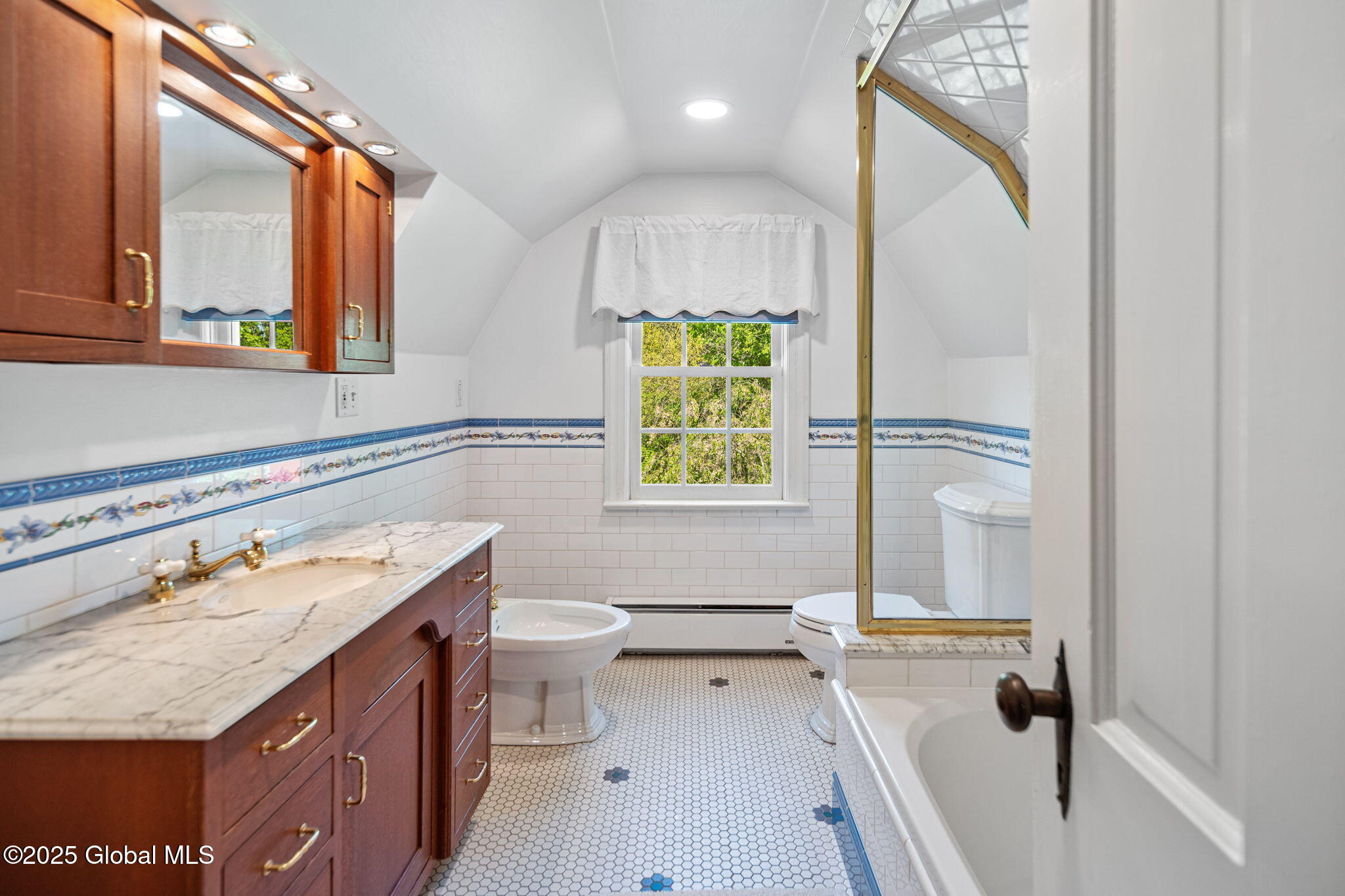 394 Vly Road Colonie, NY 12309 - Photo 28 of 52 upper level 6