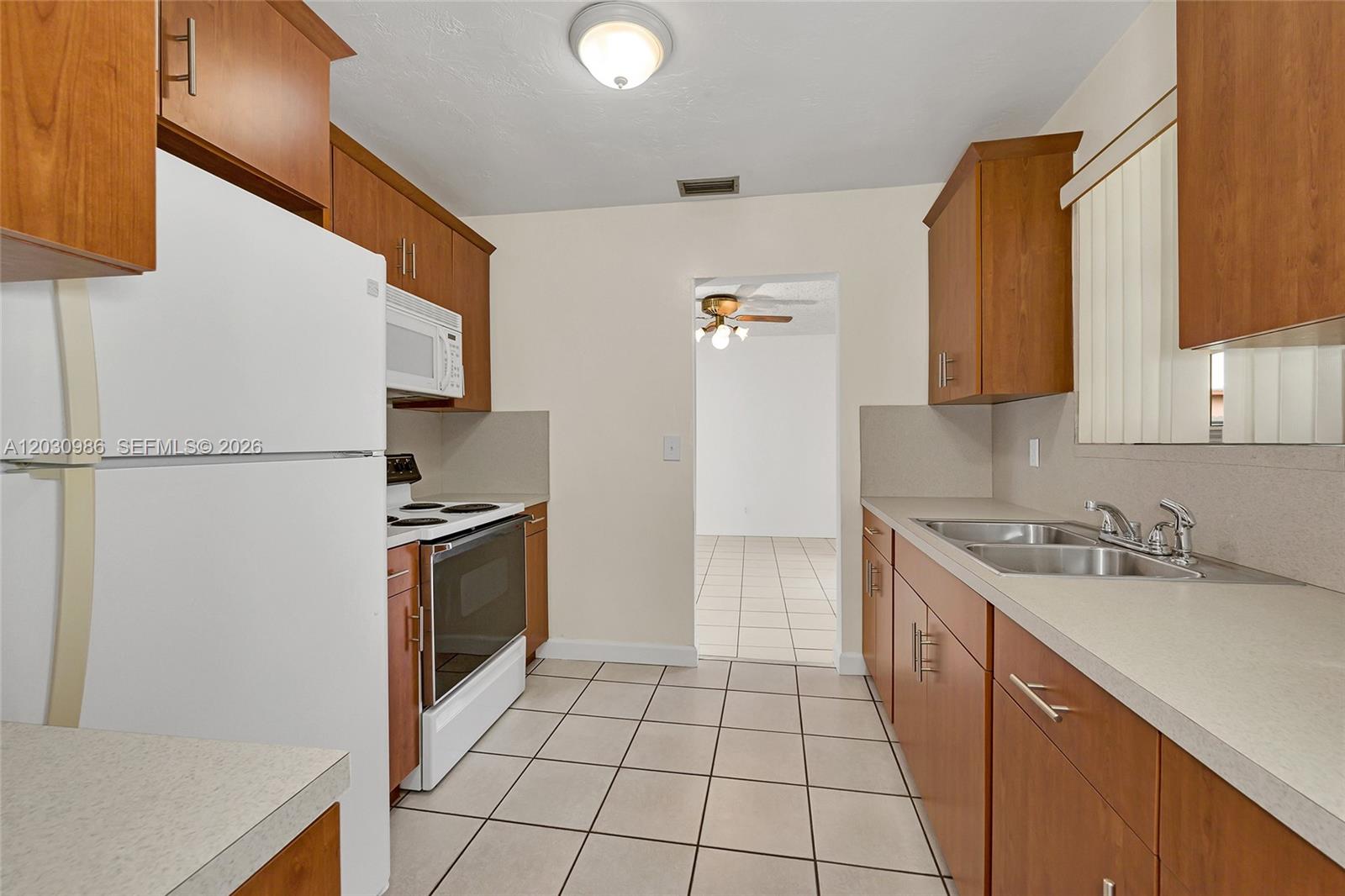 3210 Southwest 94th Court Miami, FL 33165 - Photo 18 of 47