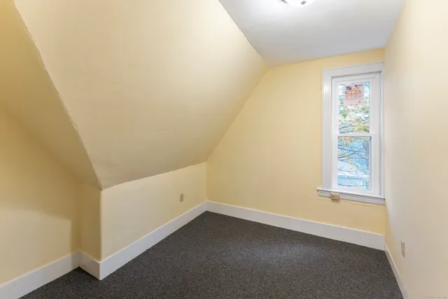 a view of entryway with window