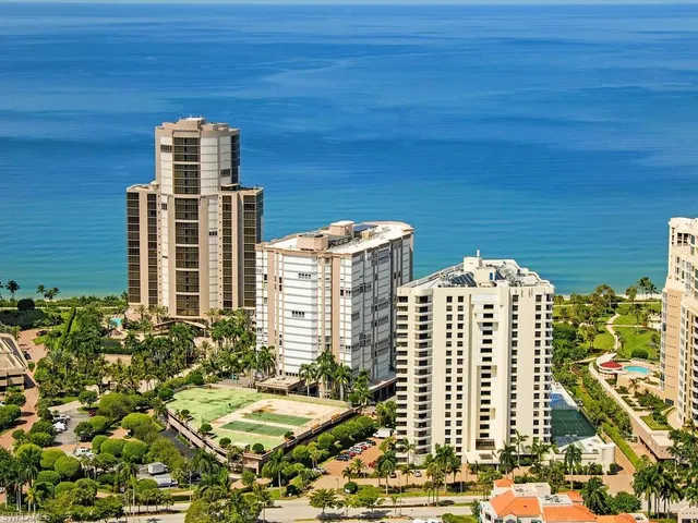 $1,275,000 | 4451 Gulf Shore Boulevard North, Unit 304, Naples, FL 34103