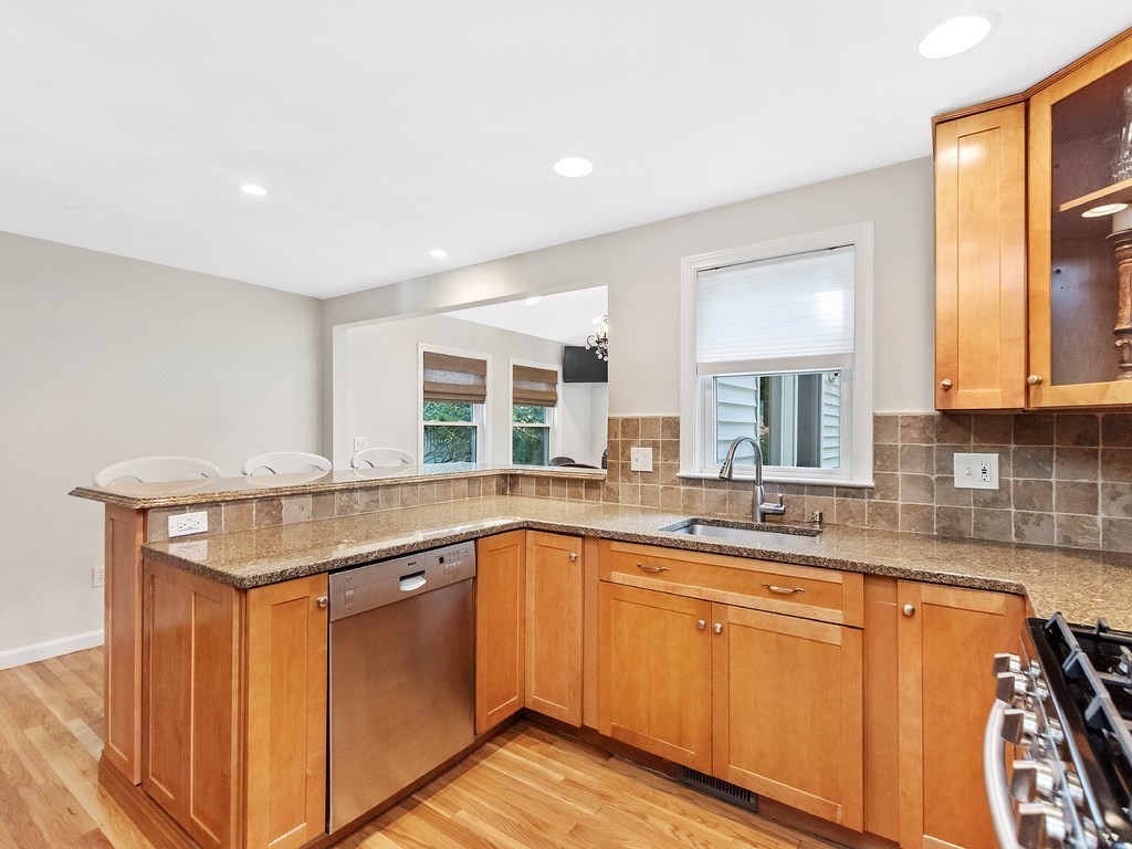 108 Virginia Road Waltham, MA 02453 - Photo 8 of 38
