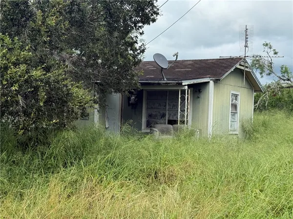 $12,000 | 310 North Ave F, Bishop, TX 78343