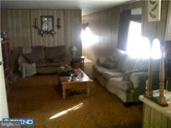 428 Iris Road Millville, NJ 08332 - Photo 2 of 5 Living Room