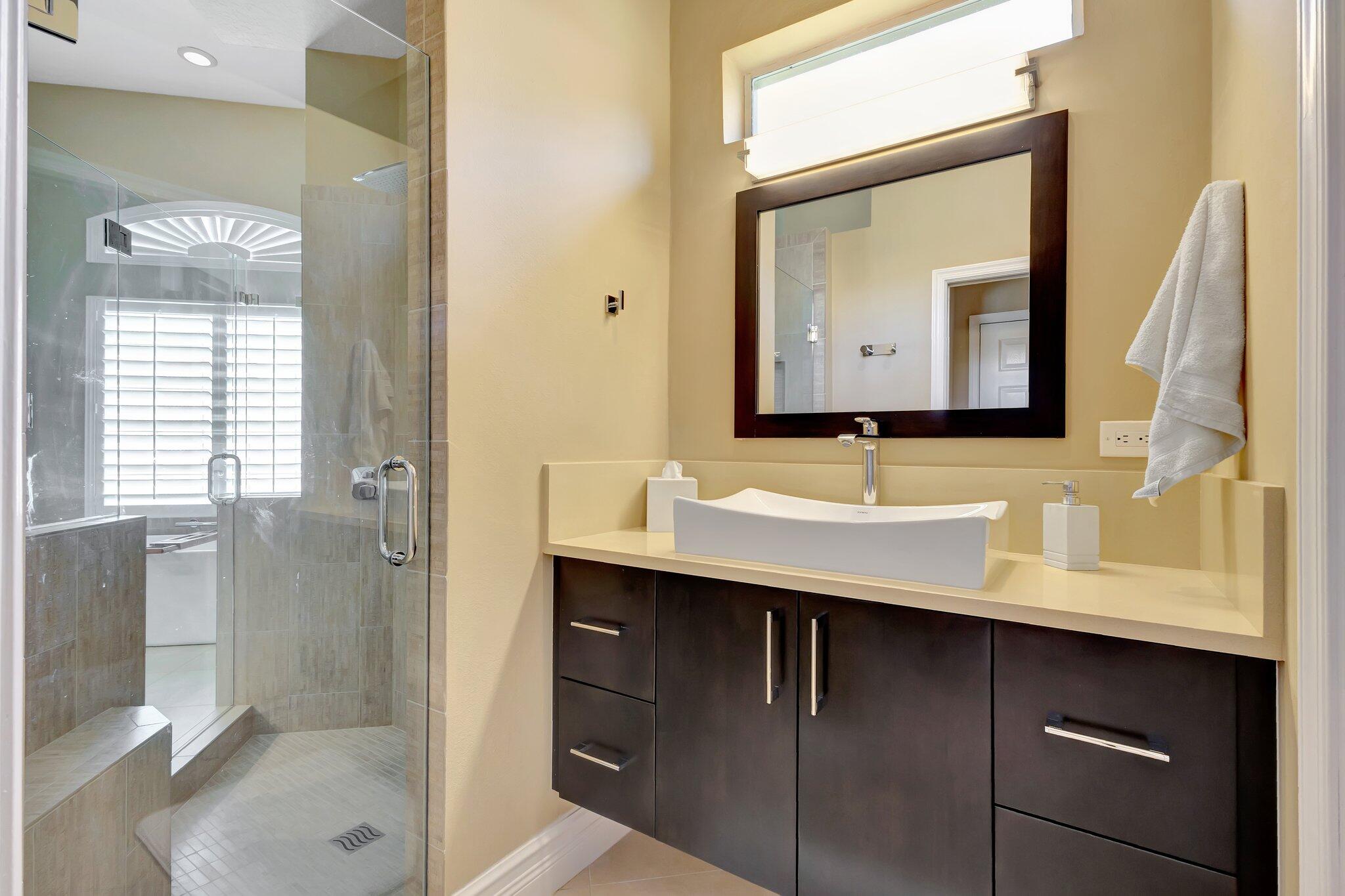 547 Robin Lane Jupiter, FL 33458 - Photo 34 of 78 Main Bathroom