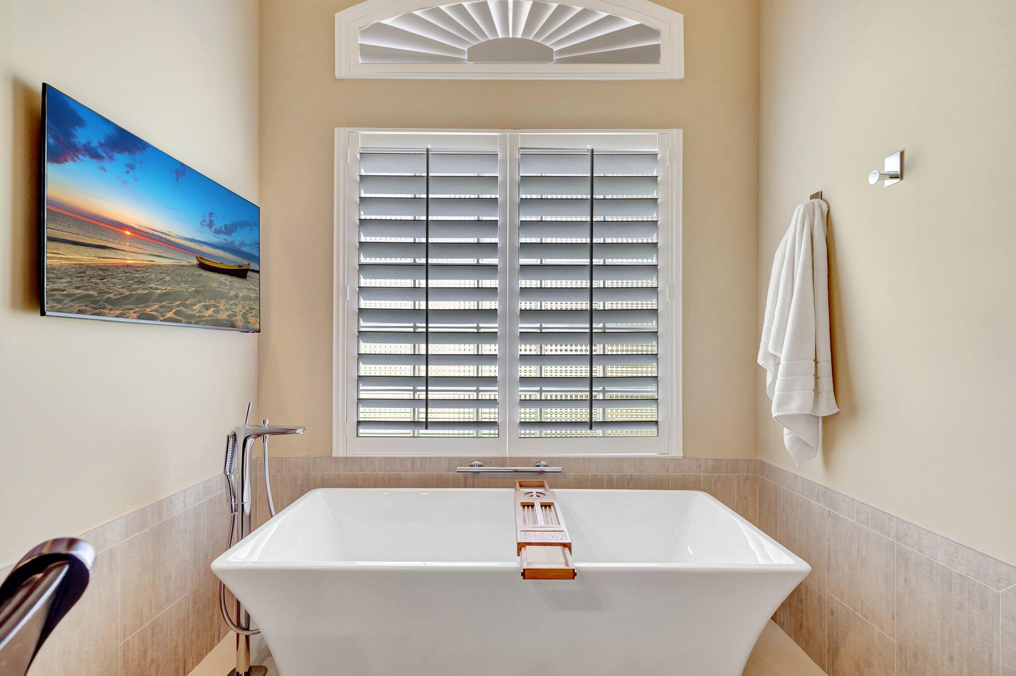 547 Robin Lane Jupiter, FL 33458 - Photo 35 of 78 Soaking Tub