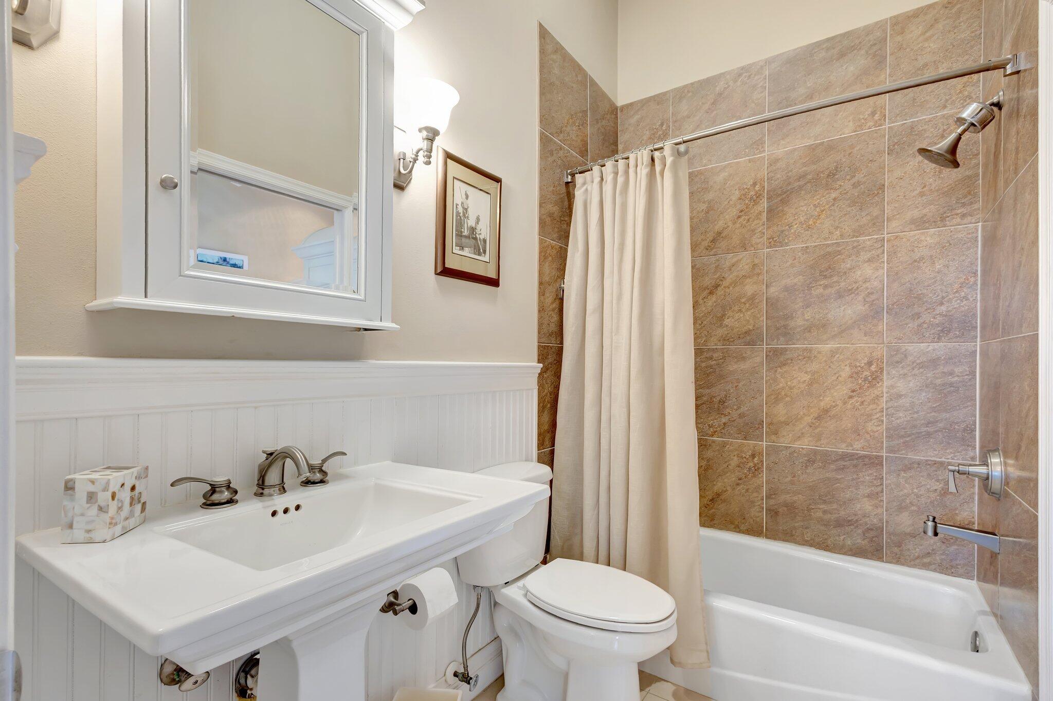 547 Robin Lane Jupiter, FL 33458 - Photo 41 of 78 Guest Room Bath