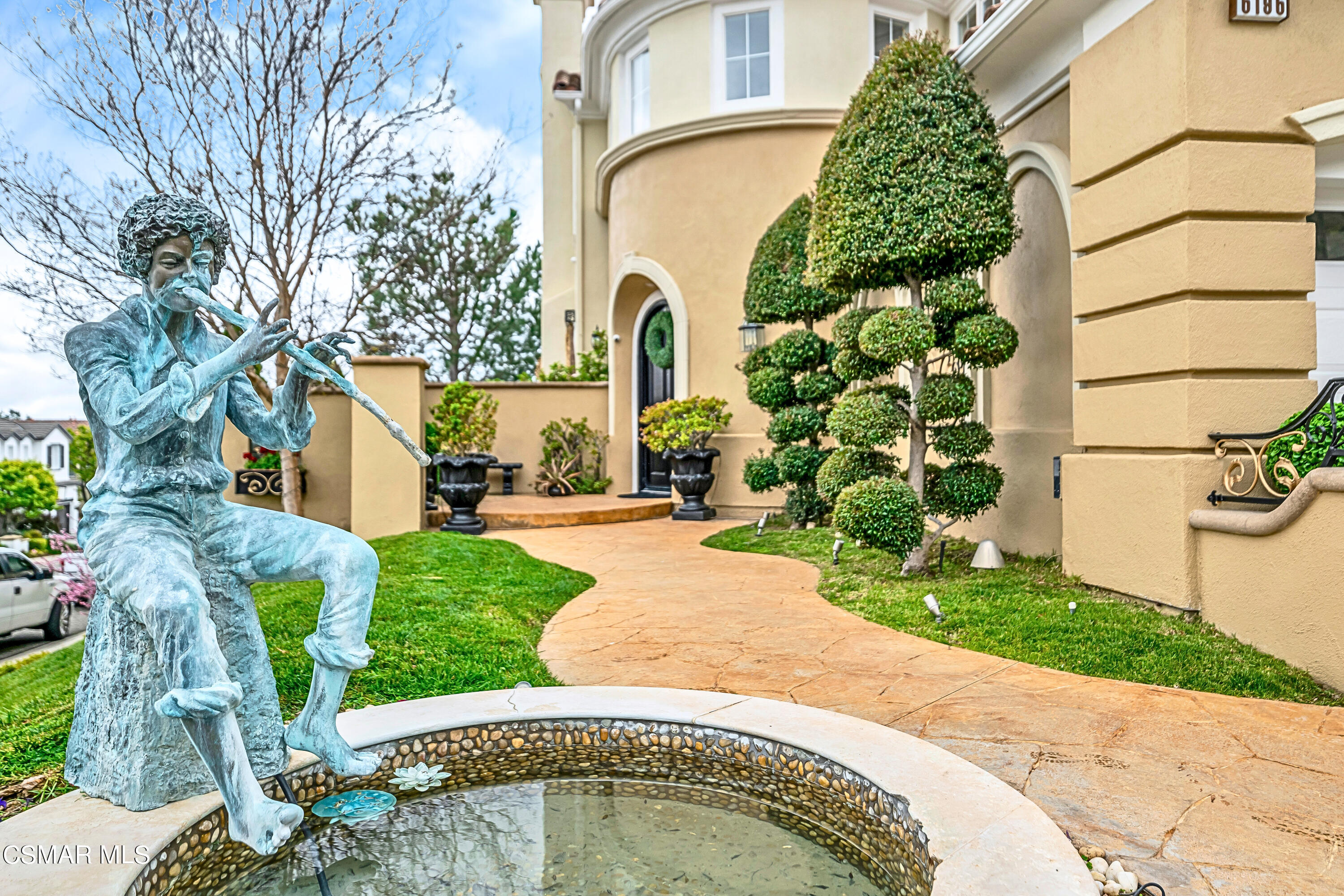 6196 Deerhill Road Oak Park, CA 91377 - Photo 4 of 46 a view of a garden with plants