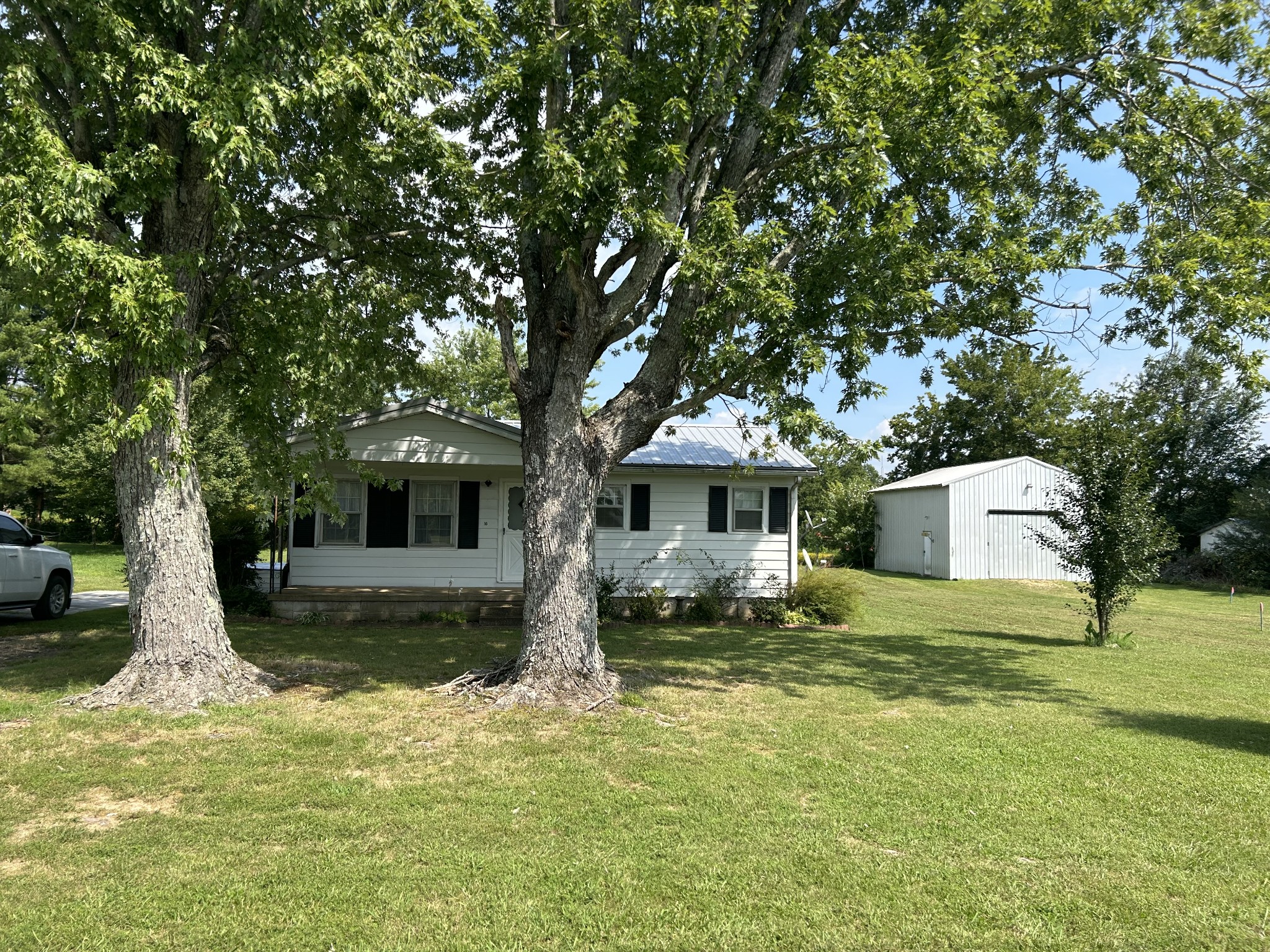 10 Community Road Lawrenceburg, TN 38464 - Photo 2 of 21 Gallery Image 2
