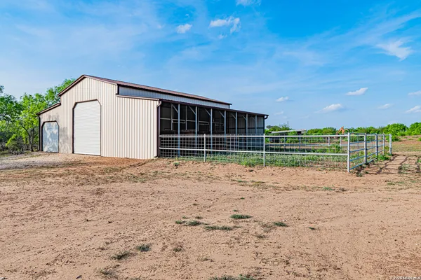 $2,100,000 | 819 County Road 356, Adkins, TX 78121