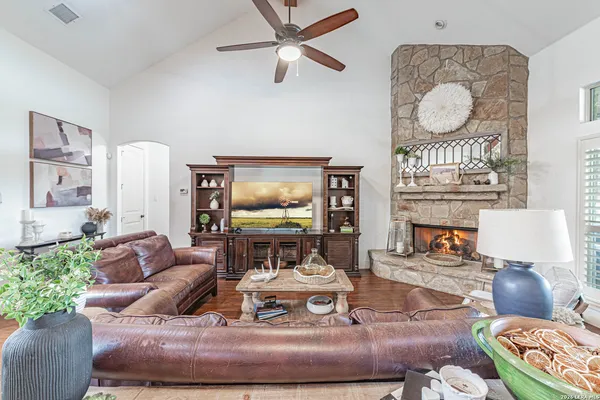 $2,100,000 | 819 County Road 356, Adkins, TX 78121