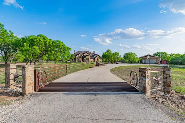 $2,100,000 | 819 County Road 356, Adkins, TX 78121